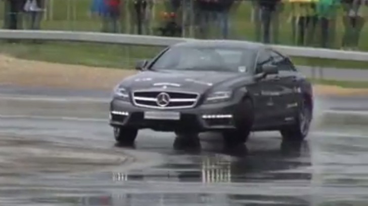 Mercedes CLS drifting