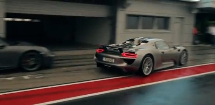 Watch Porsche Unleash the 918 Spyder on Moscow