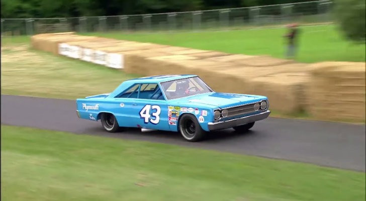 NASCAR Legend Richard Petty reunited with his Plymouth Belvedere GTX