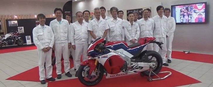 Honda RC213V-S assembly team