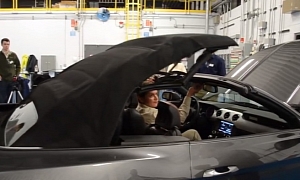 Watch the 2015 Ford Mustang Fold, Unfold Its Convertible Top