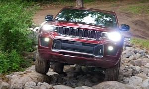 Watch the 2021 Jeep Grand Cherokee L Prove Its Mettle on Tricky Off-Road Course