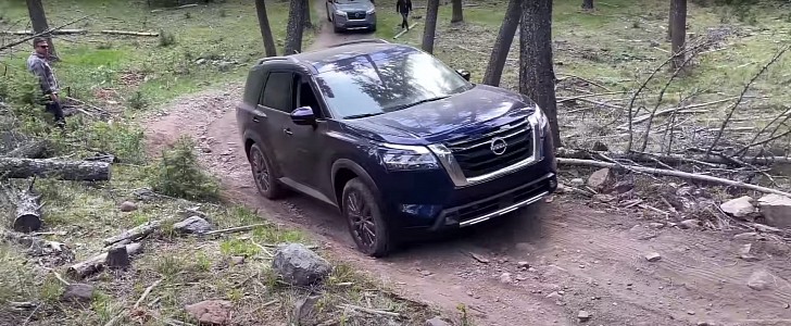 2022 Nissan Pathfinder going off-road
