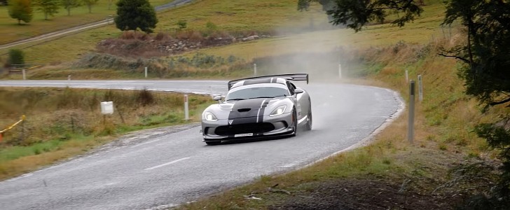 Watch This Dodge Viper Acr Go Full Send In The Wet At Targa Tasmania 21 Autoevolution