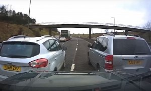 Watch Two SUV Drivers Block UK Motorway Lanes for No Reason