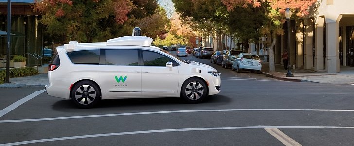 2017 Chrysler Pacifica Hybrid used by Waymo in self-driving mode