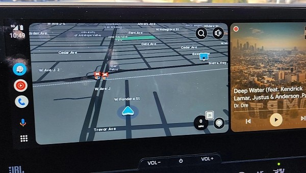 Waze on the redesigned Android Auto UI
