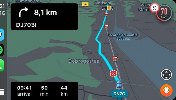 The Waze interface on CarPlay