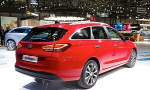 We Look Inside the Trunk of the New i30 Wagon in Geneva