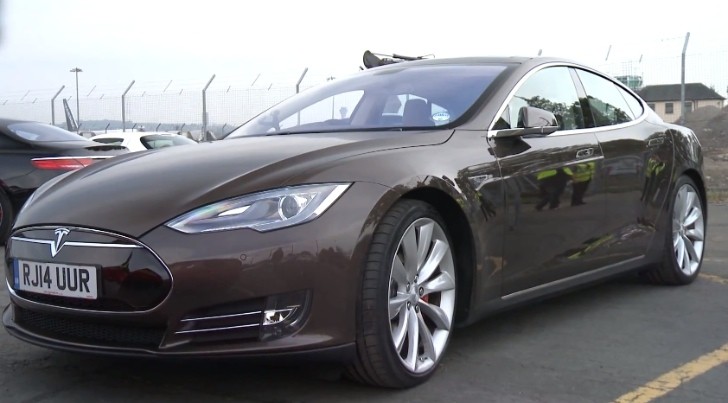 Weird Drag Race: Tesla Model S vs TVR Tuscan S