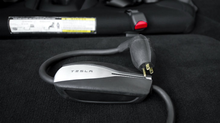 Tesla Model S P85 mobile connector