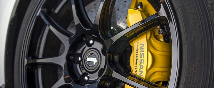 Nissan GT-R brakes