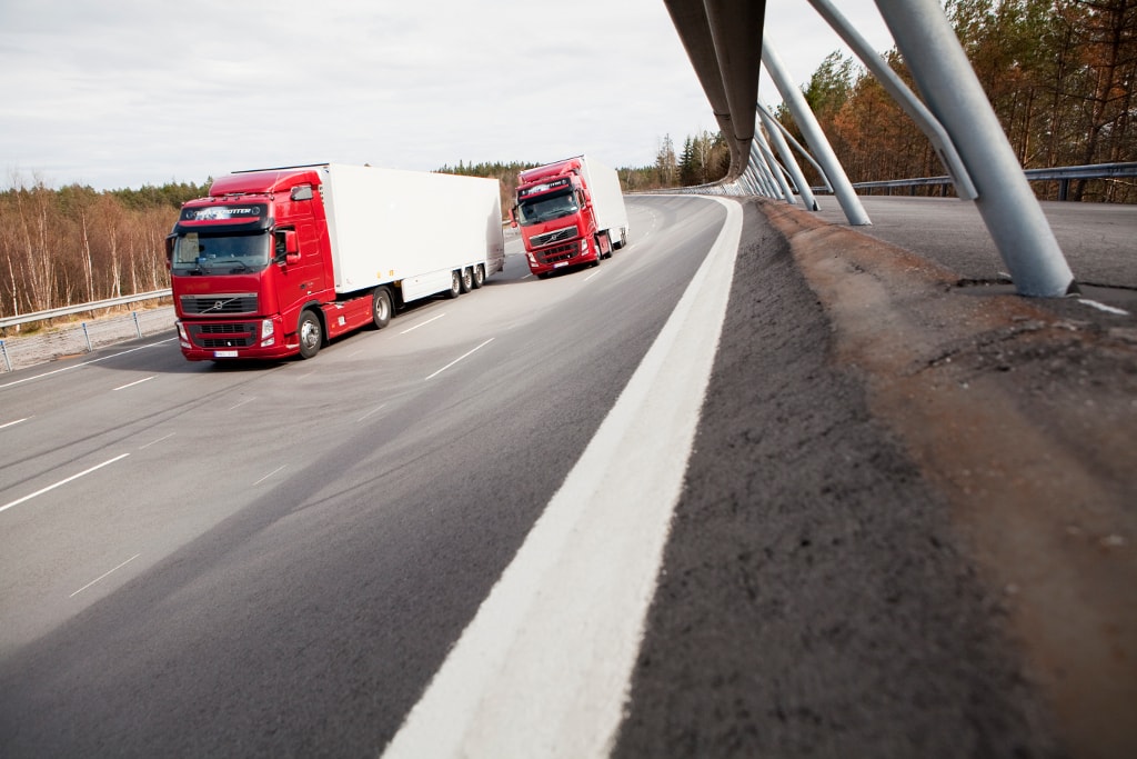 Volvo FH 4x2 trucks used in the test