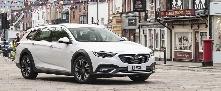 https://s1.cdn.autoevolution.com/images/news/white-2018-vauxhall-insignia-country-tourer-shines-in-new-press-photos-121115-7.jpg