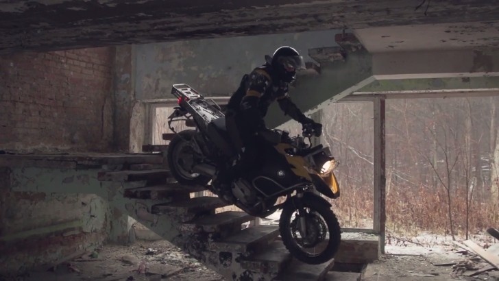 That's how you ride a BMW R1200GS