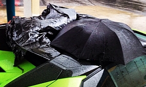 Why the Lamborghini Aventador Roadster’s Roof Is a Pain