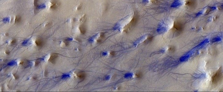 Martian dust devils appear wierdly bluish