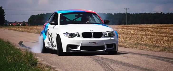 BMW 1M Coupe burning rubber