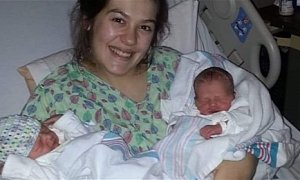 Woman Delivers Twins in Traffic, While Giving Husband Directions to The Hospital