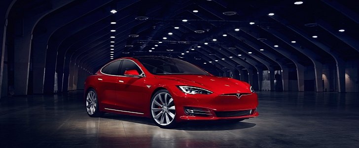 Woman steals Tesla Model S, is caught when it runs out of juice