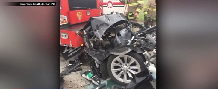 Tesla crashed into stopped firetruck in Utah