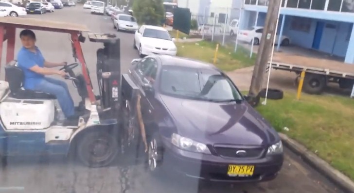 Workers in Sydney Illegally Move a Parked Car with a Forklift 