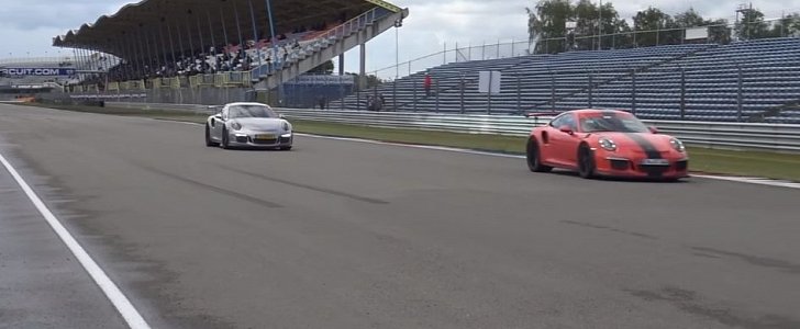 Porsche 911 GT3 RS duo on track