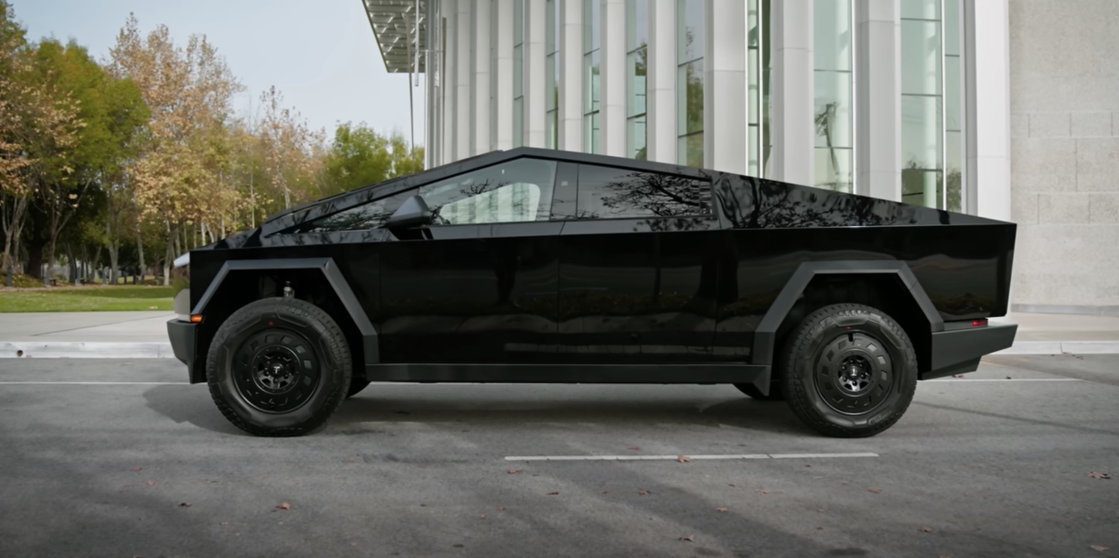 World's First Gloss Black Cybertruck Is Ready for Delivery, VIP Customer  Will Pick It Up - autoevolution