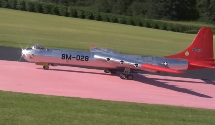 World's Largest RC Bomber Modeled After B-36 Has 19-Foot Wingspan