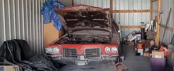 1971 Oldsmobile Custom Cruiser barn find