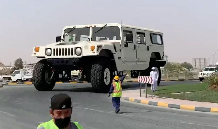 World's Biggest Moving Hummer, the Hummer H1 X3, Goes for a Short But Exciting Drive - autoevolution