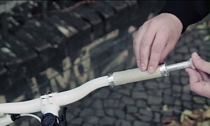 World’s First Connected Bike Grips Is an Eye-Free GPS Connected to Your Hands
