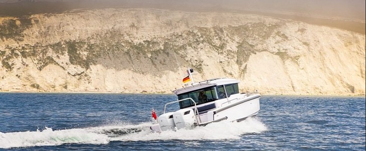 Cox Marine will operate a boat equipped with the first dual fuel diesel-hydrogen outboard