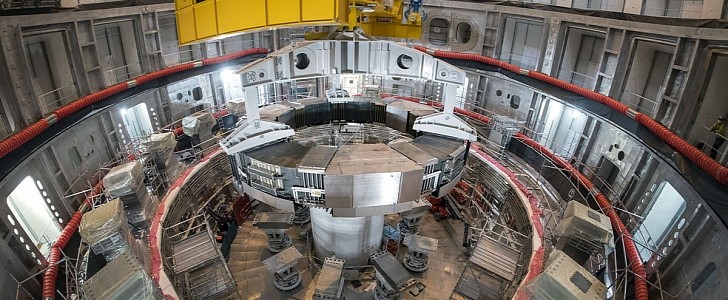 The first superconducting magnet was installed in the tokamak pit, at the French construction site.