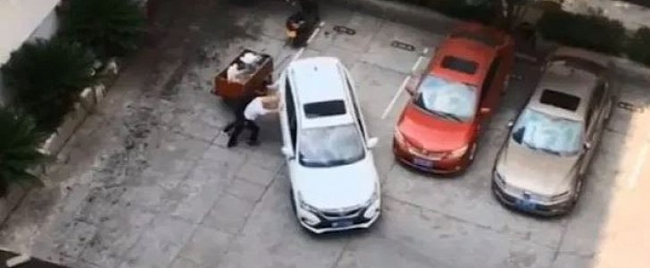 Driver fails to park after 15 attempts, pushing the car