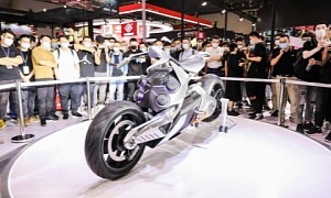 XCELL Fuel Cell Concept Motorcycle With User-Defined Riding Posture Breaks Cover