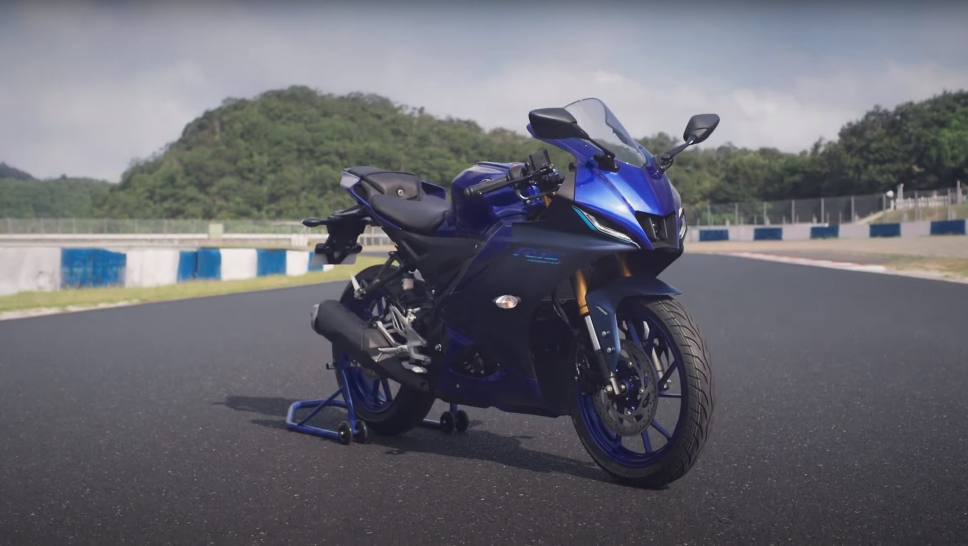 Yamaha Unveils All-New 2022 YZF-R7 Supersport Motorcycle