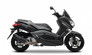 Yamaha Teams Up with Momodesign for Limited X-Max Line