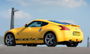 Yellow Nissan 370Z Shines this Fall