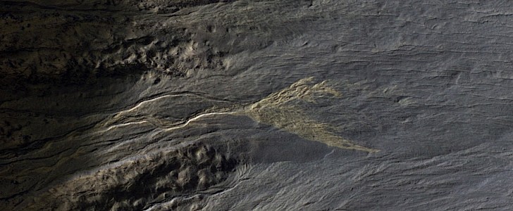 Fugitive yellow shape on the surface of Mars
