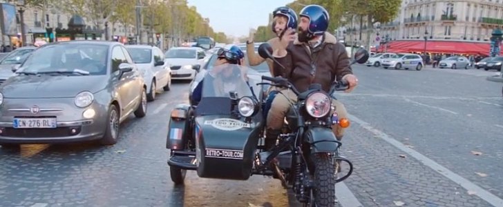 Ural sidecar tour of Paris