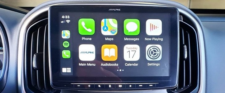 CarPlay upgrade on the 2017 Chevrolet Colorado