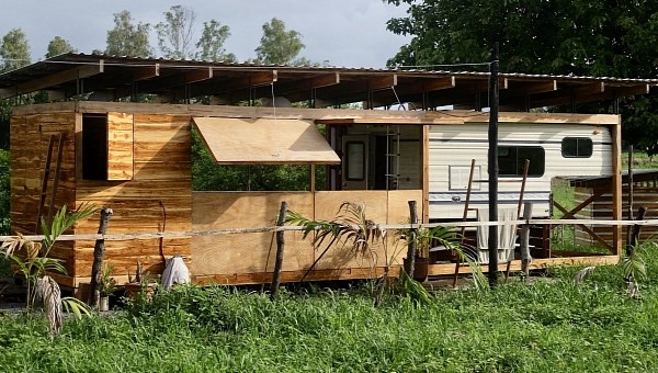 Dani Serrano incorporated his detached camper into a unique tiny home 