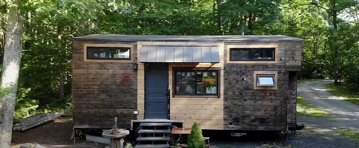 Couple builds tiny home on wheels for $30K