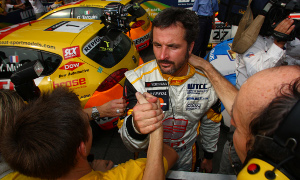 Yvan Muller Signs 2010 Deal with Chevrolet
