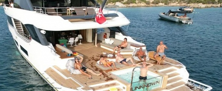Zlatan Ibrahimovic Is Chilling With His Friends on a Luxury Yacht ...