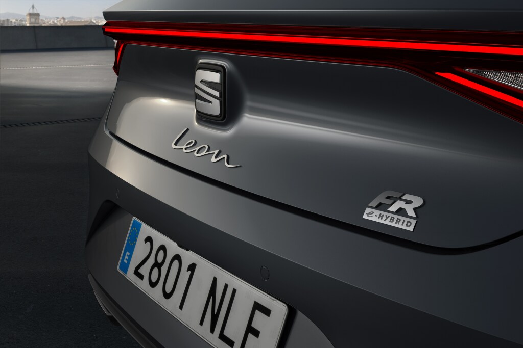 2021 SEAT Leon Review - autoevolution