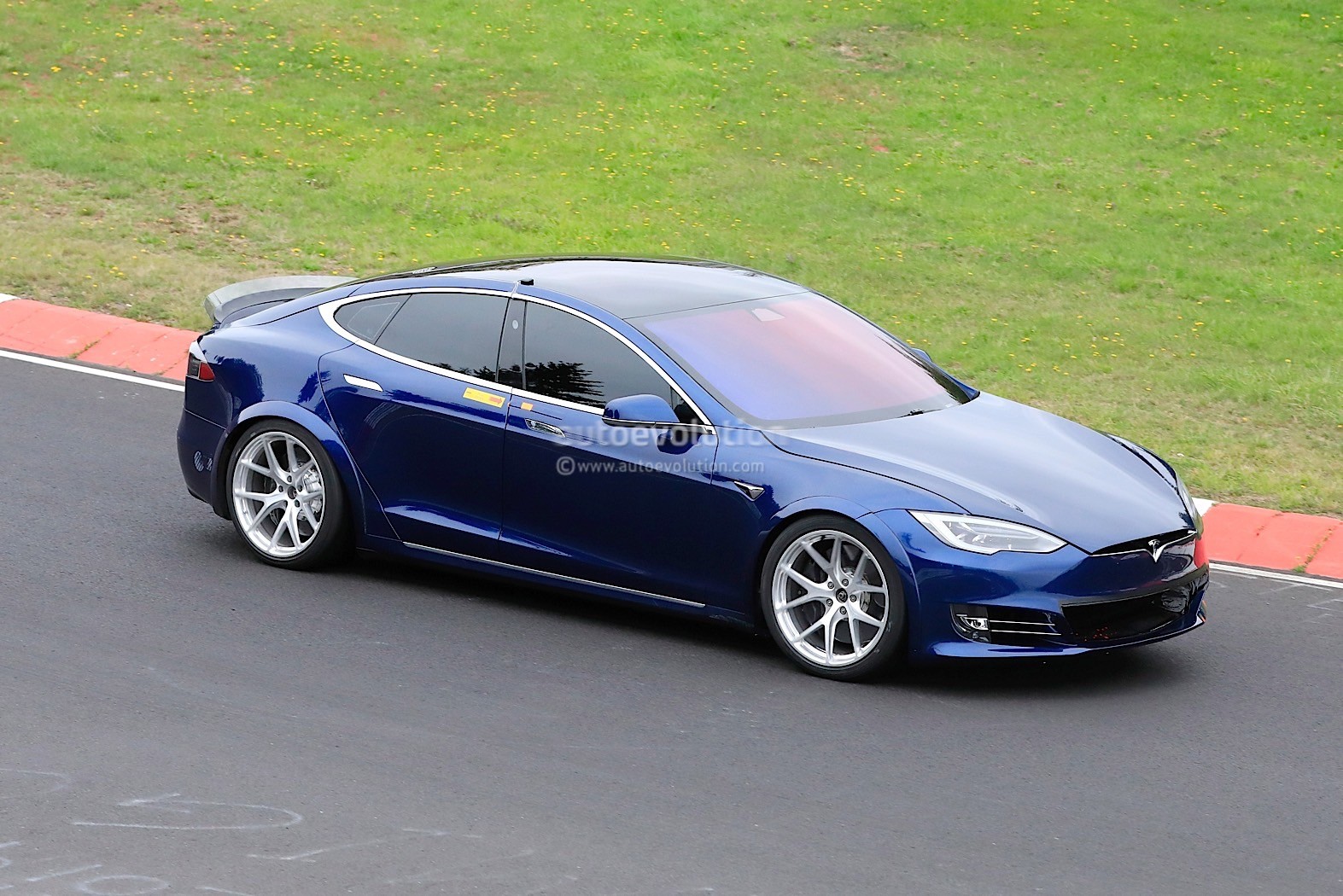 2021 Tesla Model S Plaid Mode Review - autoevolution
