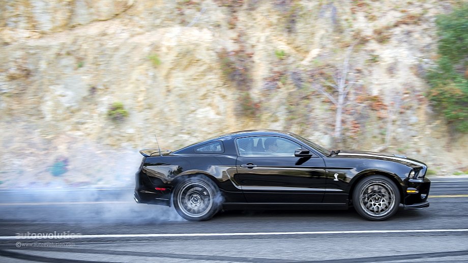 Ford mustang shelby gt500 burnout #7
