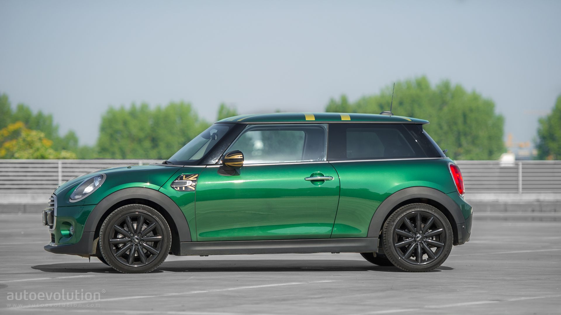 2015 MINI Cooper Review - autoevolution